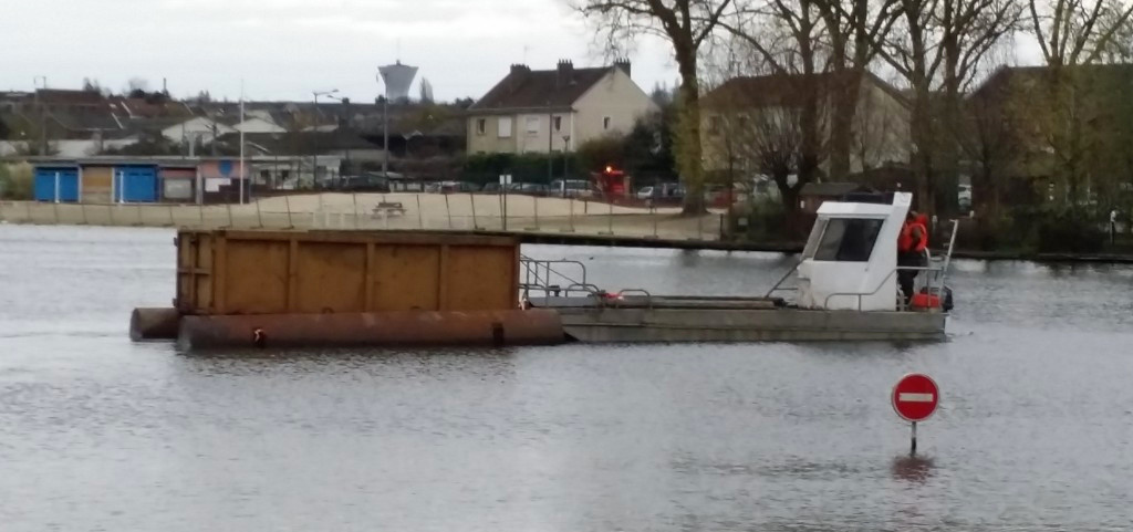 FEU FLOTTANT